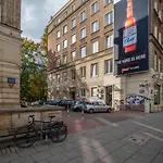 P&o Metro Politechnika On Zbawiciela Square Warschau