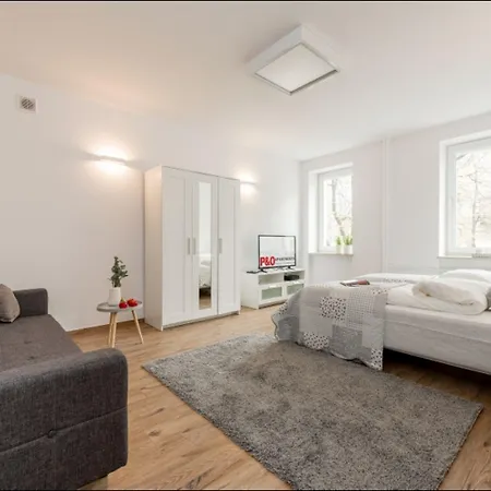 P&o Metro Politechnika On Zbawiciela Square *