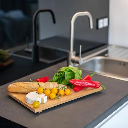 P&o Metro Politechnika On Zbawiciela Square