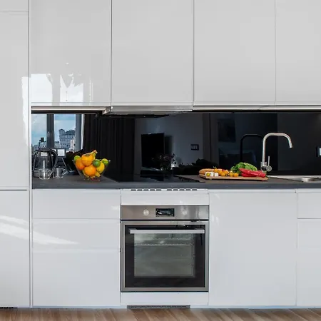 P&o Metro Politechnika On Zbawiciela Square *