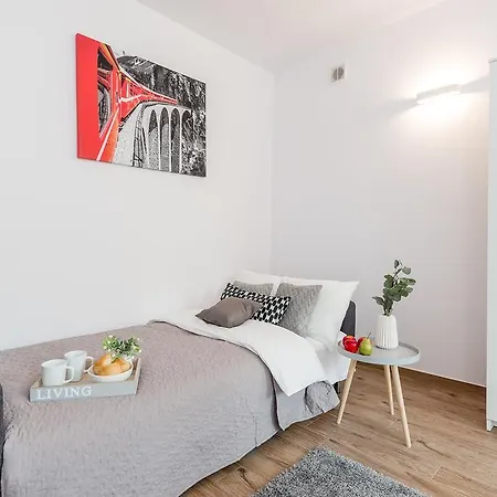 P&o Metro Politechnika On Zbawiciela Square *