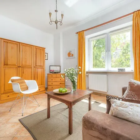 P&o Metro Politechnika On Zbawiciela Square