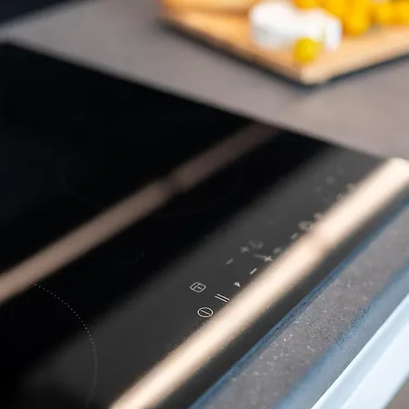 P&o Metro Politechnika On Zbawiciela Square