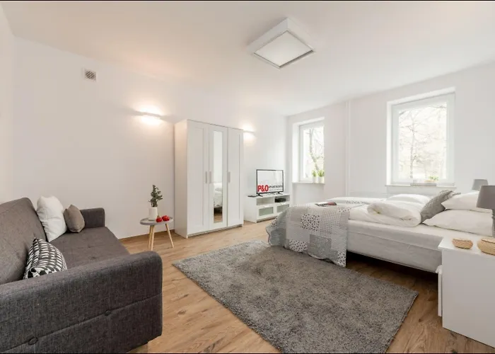 P&o Metro Politechnika On Zbawiciela Square *