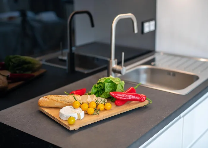 P&o Metro Politechnika On Zbawiciela Square