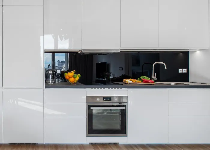 P&o Metro Politechnika On Zbawiciela Square *