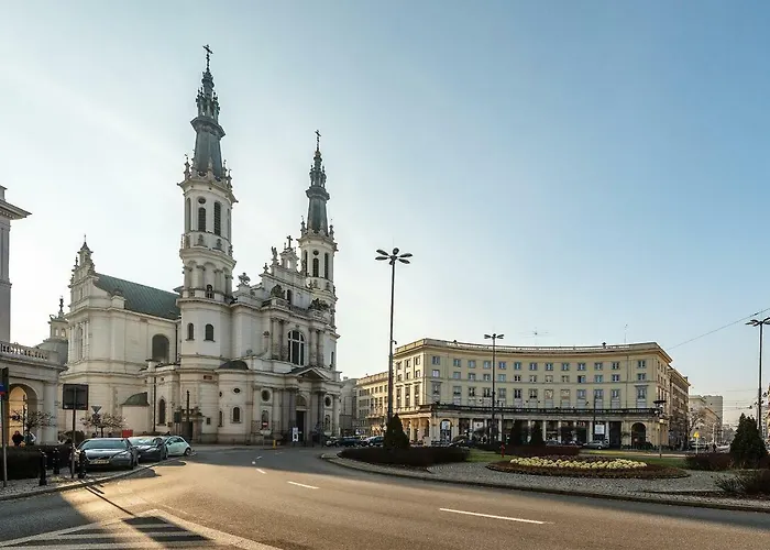 P&o Metro Politechnika On Zbawiciela Square