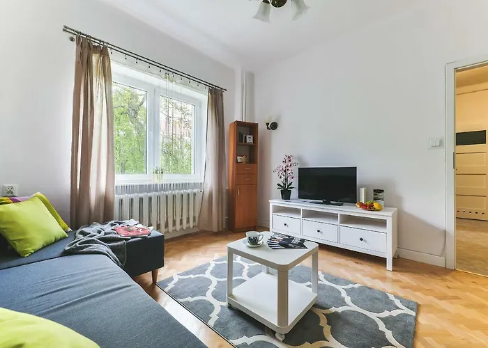 P&o Metro Politechnika On Zbawiciela Square