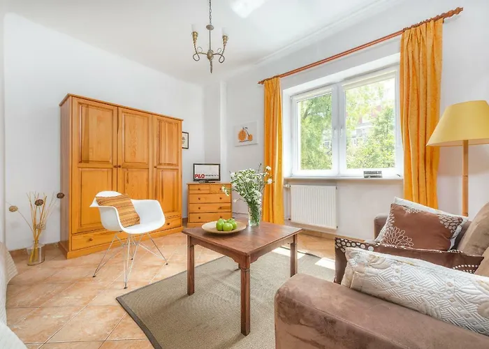 P&o Metro Politechnika On Zbawiciela Square