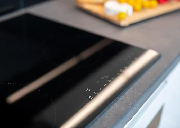 P&o Metro Politechnika On Zbawiciela Square