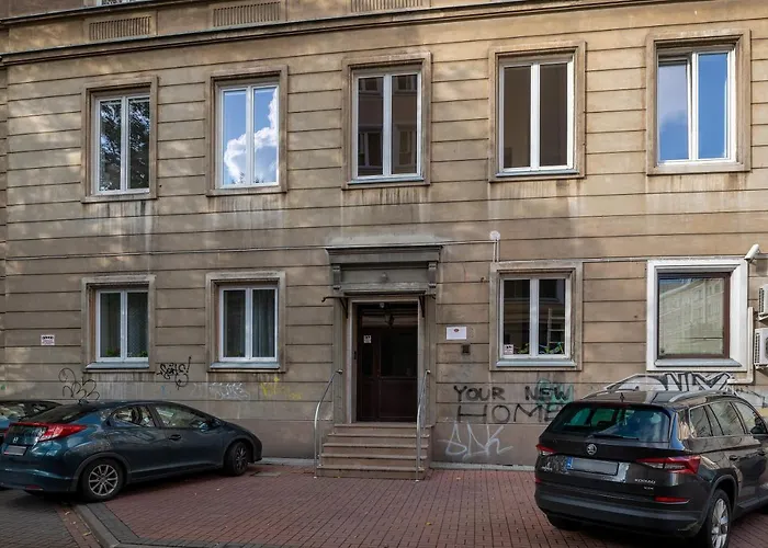 P&o Metro Politechnika On Zbawiciela Square