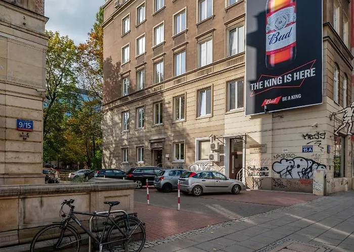 P&o Metro Politechnika On Zbawiciela Square Warszawa