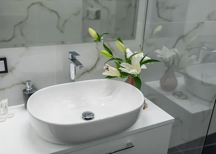 P&o Metro Politechnika On Zbawiciela Square Warszawa