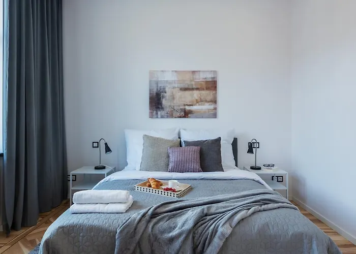 P&o Metro Politechnika On Zbawiciela Square * Warszawa