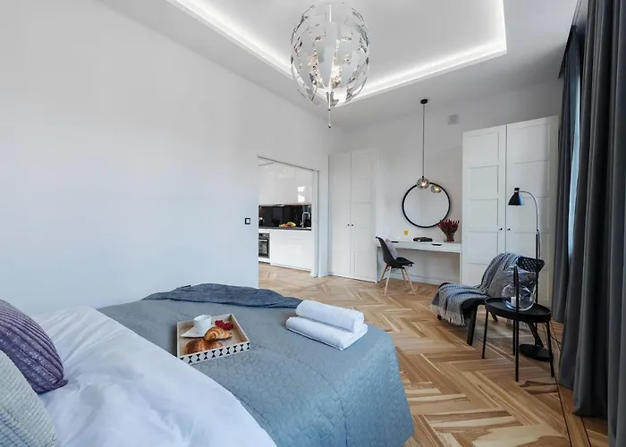 P&o Metro Politechnika On Zbawiciela Square *